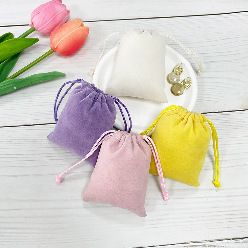 Bolsa de franela de joyería al por mayor venta directa de fábrica de cosméticos auriculares banco de energía a prueba de polvo almacenamiento bolsillo de cordón de joyería