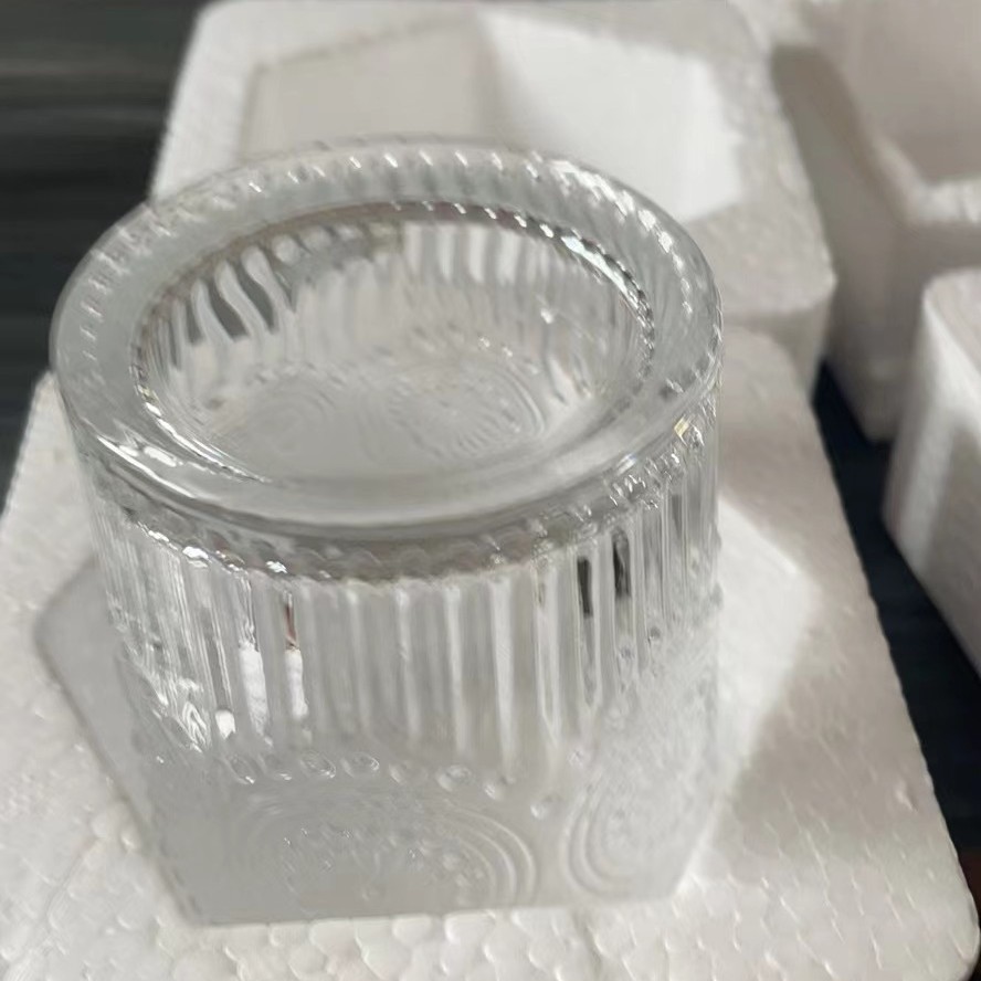 짧은 모델 + 독립 폼 박스