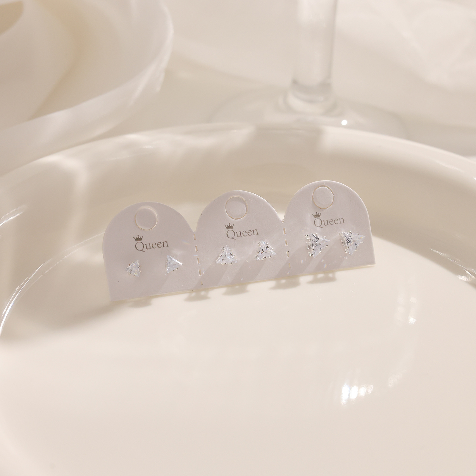 Juego de pendientes de aguja plateados, sencillos y compactos para mujer, pendientes geométricos en forma de corazón, bonitos, dulces y versátiles, venta al por mayor para puestos de mercado