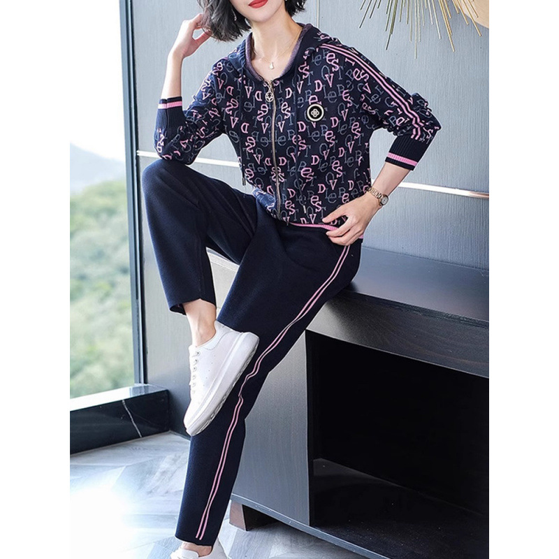 Sports knitted sports suit