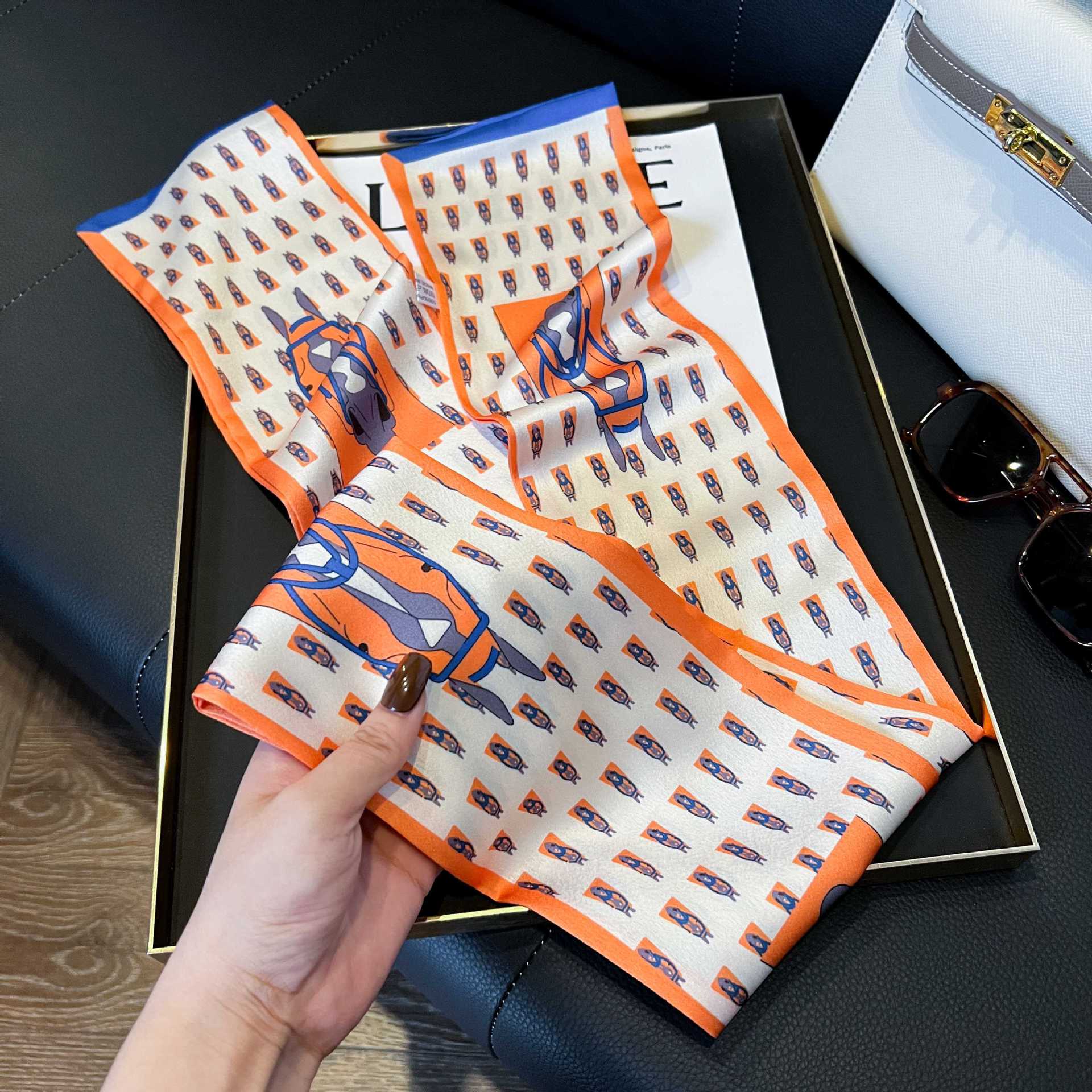 Nueva bufanda de seda pequeña banda larga estrecha para el cabello mujer estilo primavera y otoño moda madre bufanda estilo verano estilo fino serpentina bufanda al por mayor