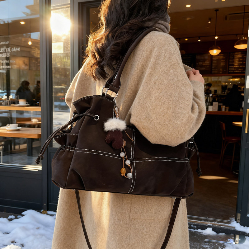 Retro nicho locomotora viento bolso otoño invierno 2025 nuevo sentido de alta calidad de viaje de hombro bajo la braza bolso de mujer