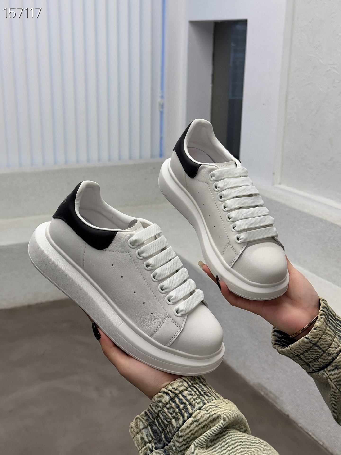 Giày sneaker nữ da đế dày tăng chiều cao mùa thu đông 2024 — Trắng/đen chi tiết 3