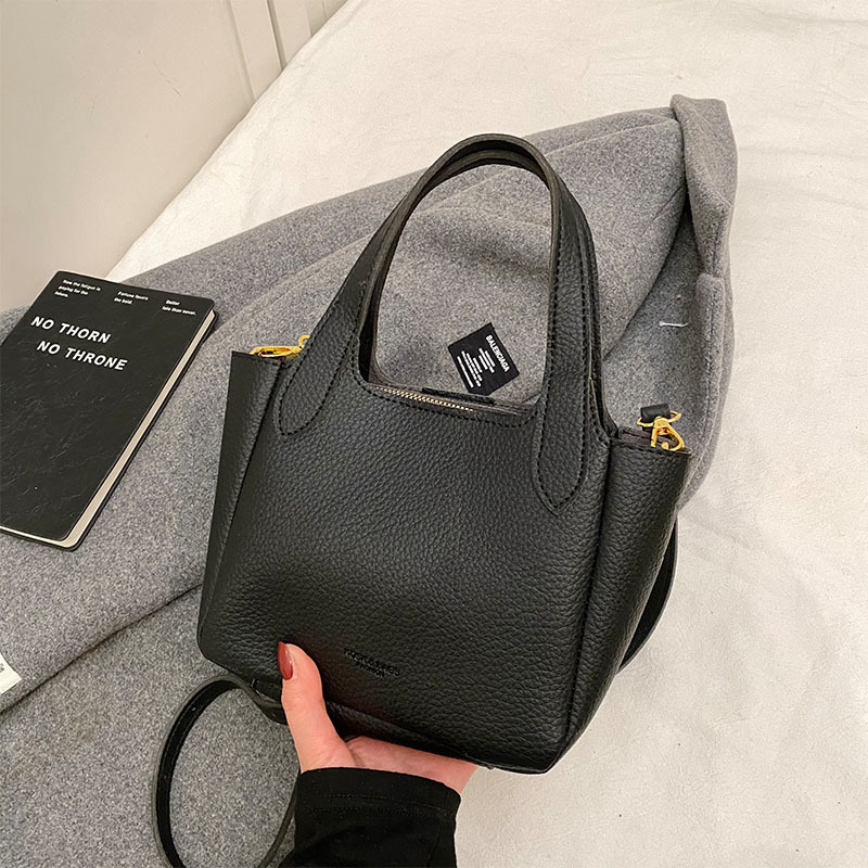 韓国イントレンドファッションバケットバッグ女性のための 2024 冬シンプルな多用途ショルダーバッグハイエンドカジュアルレディースバッグ|undefined