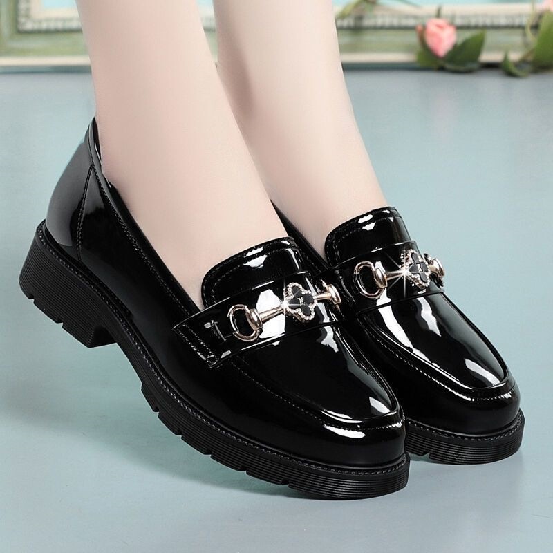 British Style Women's Leather Shoes 2026 with Shiny Leather and Soft Sole Loafers, Versatile Slip-On Shoes for Women
