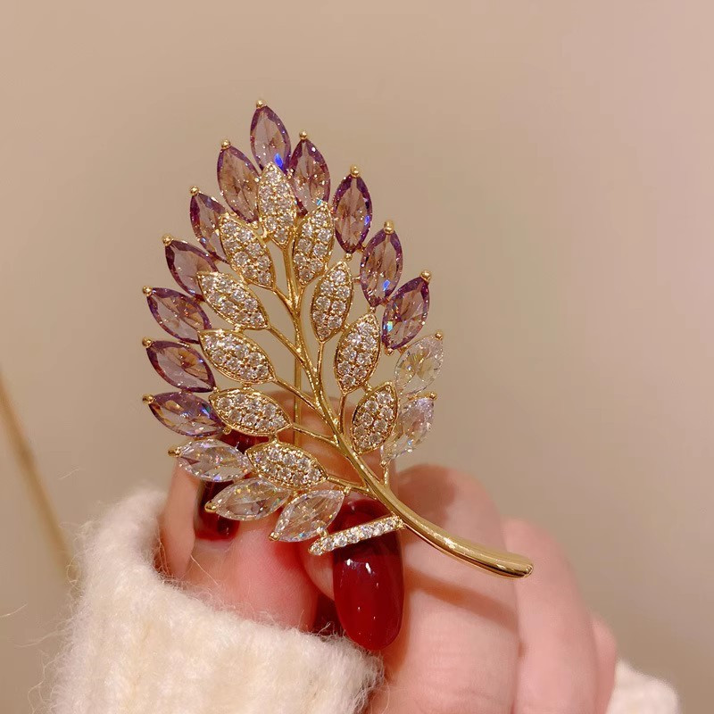 Luxe ahornblad broche met amethist voor dames accessoires_voghion.com
