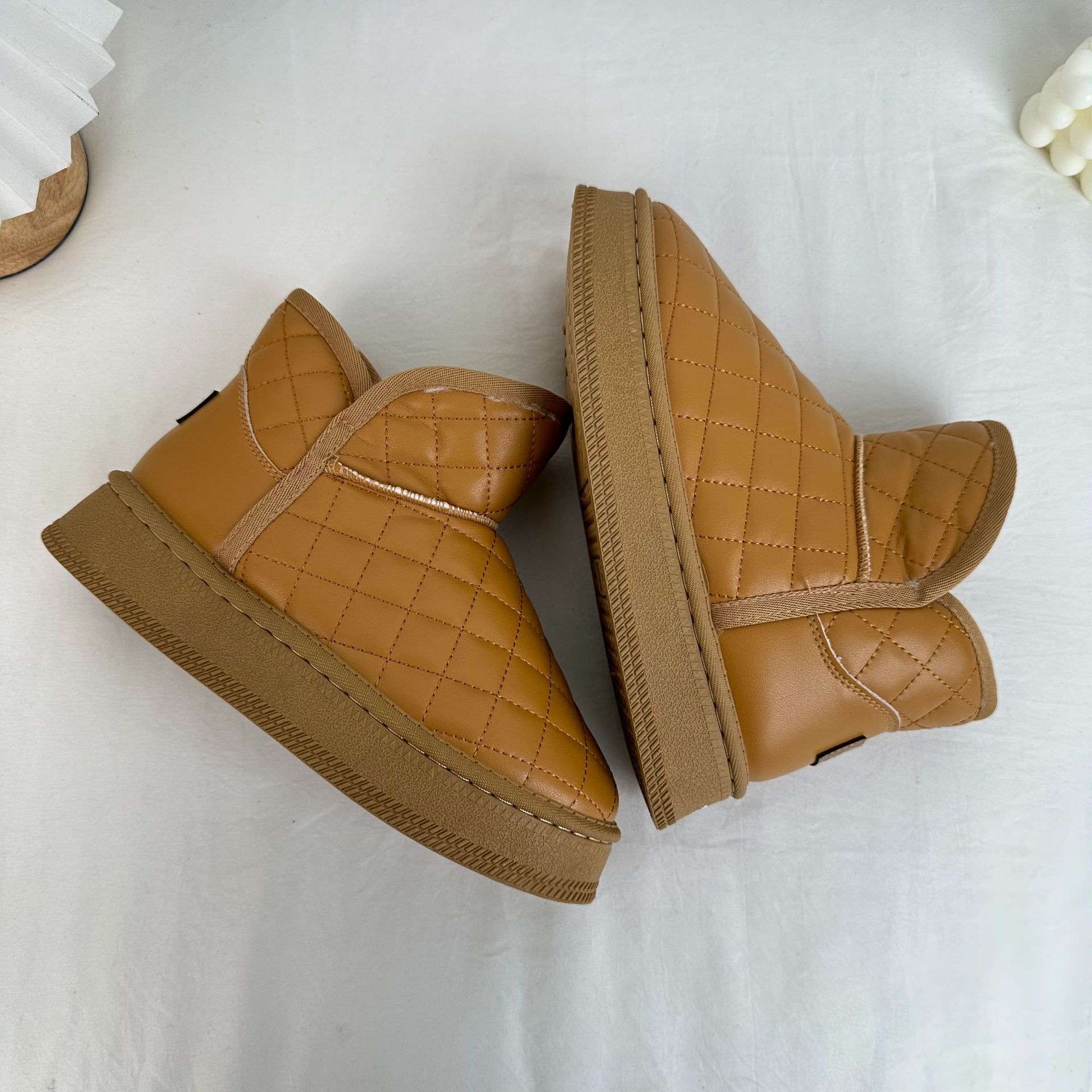 Zapatos de nieve de lana gruesa de onda lejana para mujer 2025 estudiantes de invierno nuevas botas cortas cálidas de todo fósforo más zapatos de mujer coreanos de terciopelo