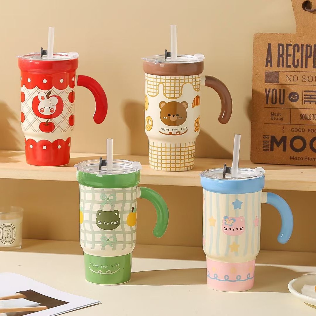 Personalidad creativa de dibujos animados de gran capacidad de taza de cerámica con cubierta taza de agua de paja de alto valor animal taza de hielo transfronteriza