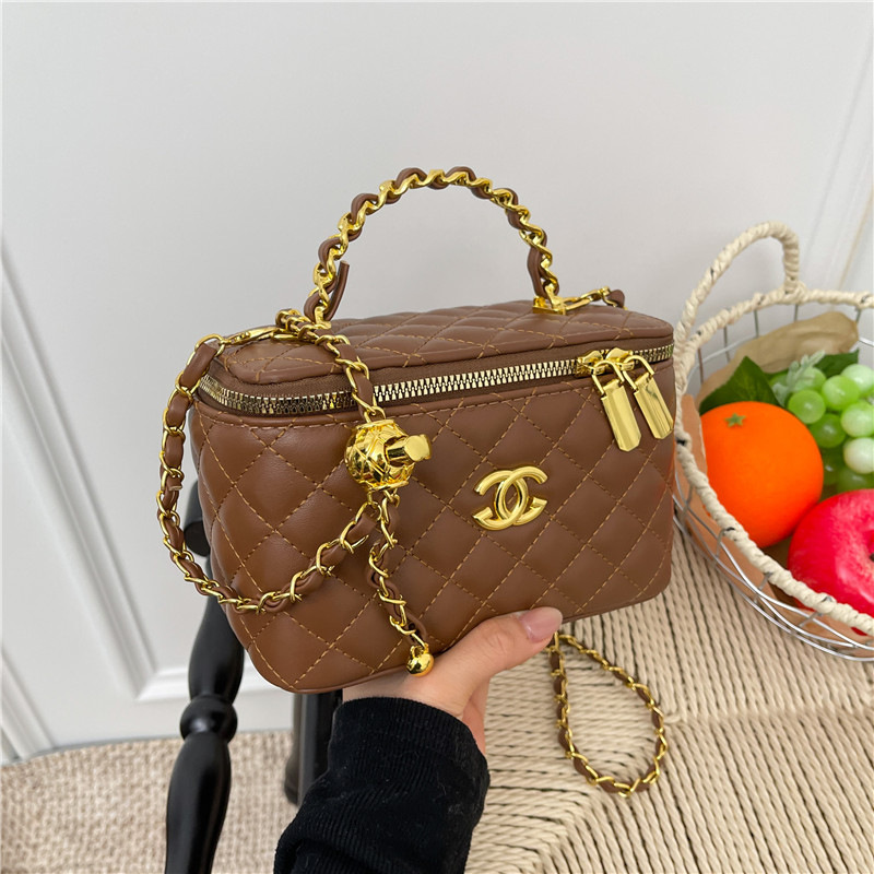 Qadın üçün zəncirli kviltinq çanta, kiçik kvadrat model