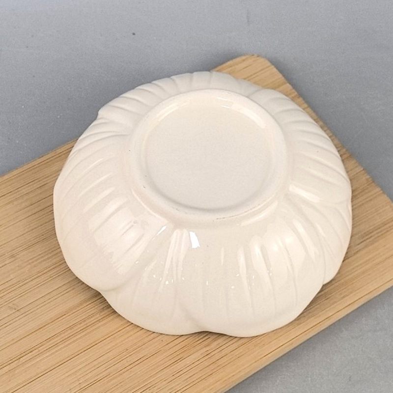 Plato de loto blanco puro plato de desayuno japonés de cerámica plato creativo de salsa de soja hecha a mano vajilla para el hogar simple y avanzado