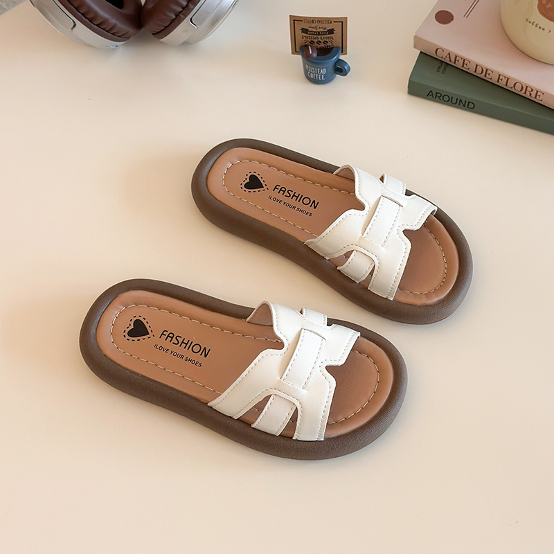 Zapatos casuales de moda infantil versátiles 2026 verano nuevos zapatos de playa para niñas de dedos desnudos zapatillas de suela suave para niños