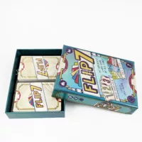 Новинка в наличии: настольная игра Flip 7, популярная английская карточная игра от производителя Amazon, оптом.