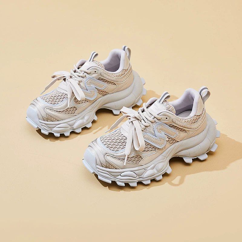 Женские кроссовки в стиле европейских инфлюенсеров, тренд весны 2025 года, новая корейская мода, модные кроссовки на толстой подошве