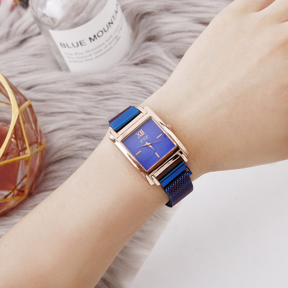 New fashionable and minimalist square small dial, popular on the internet, trendy magnetic buckle, mesh strap, quartz_voghion.com