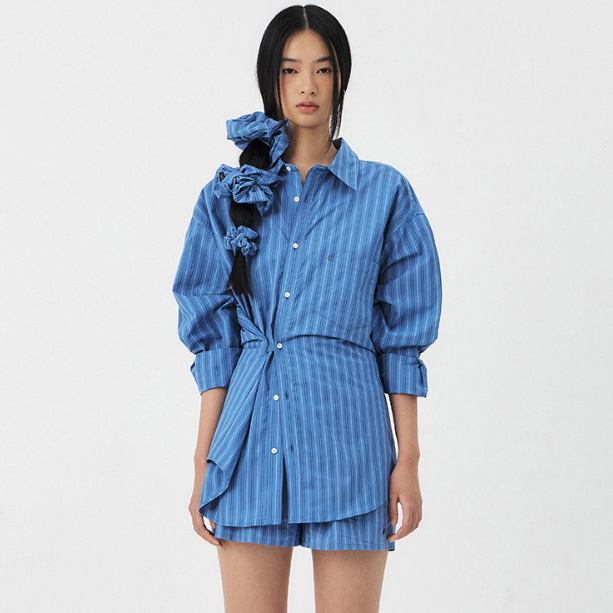 Korean Niche Dongdaemun Style Loose Fit Versatile Shirt with Lapel Collar and Back Slit, Buttoned Mid-Length Shirt, Striped Elastic Casual Pants Korean Niche Dongdaemun Style Loose Fit Versatile Shirt with Lapel Collar and Back Slit, Buttoned Mid-Length Shirt, Striped Elastic Casual Pants
