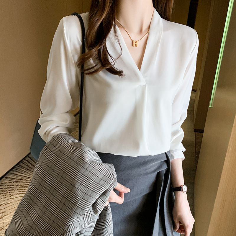 Real shot 2022 spring new Korean fashion V-neck pullover slim long sleeve shirt Women's inner Top Spring
