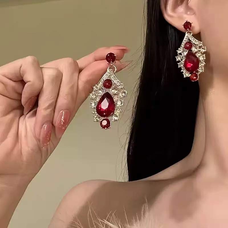 Industria pesada temperamento destellante diamante gota de agua collar de borla temperamento vestido de noche con moda exquisito collar de moda de lujo ligero mujeres