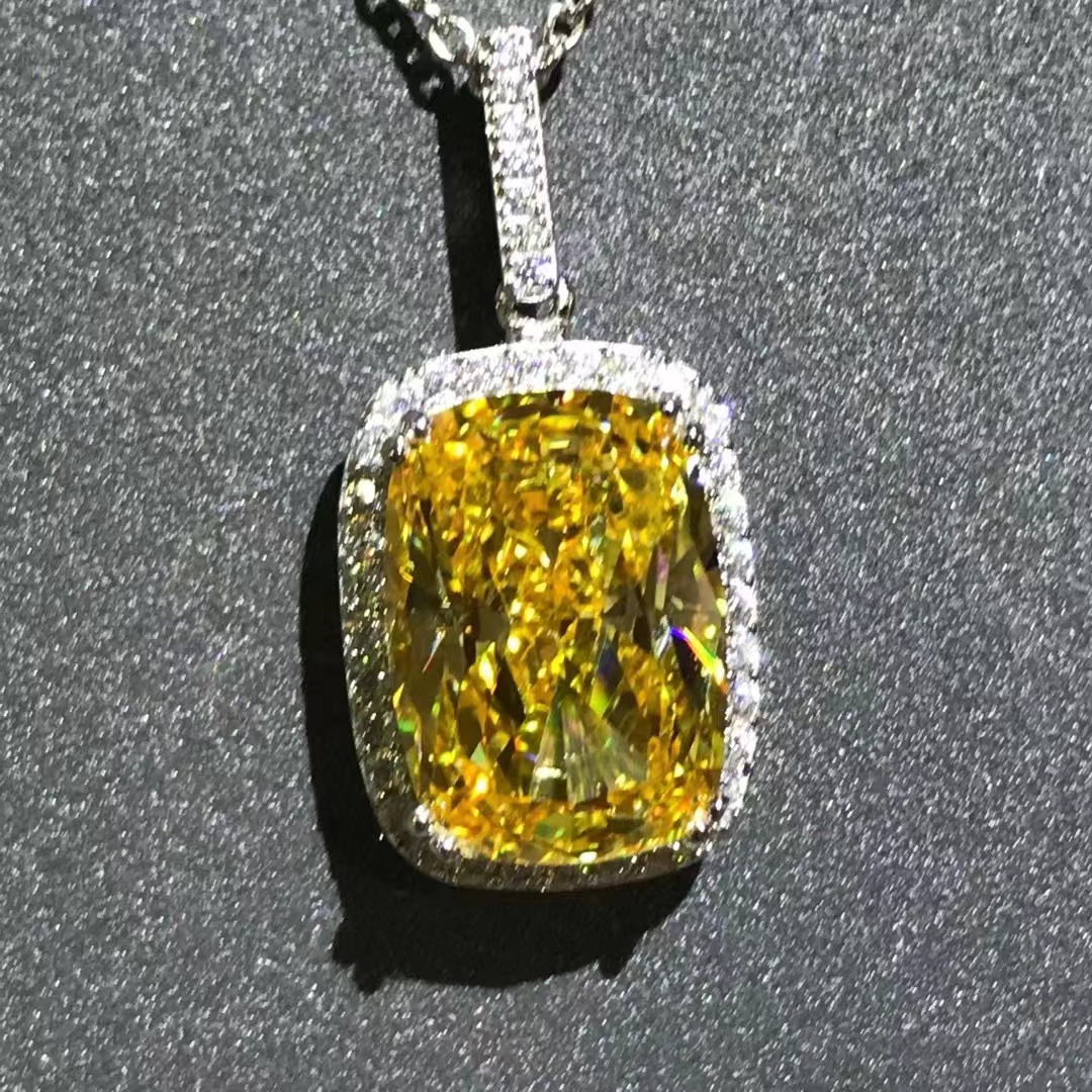 Collar de colgante de diamante de alto carbono rosa de corte de almohada incrustado 6 quilates de diamante de alto carbono importado S925 collar de plata esterlina