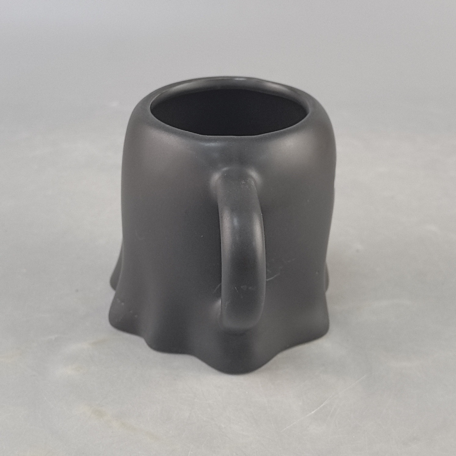 Creativo encantador fantasma de cerámica taza pintada a mano decoración de la escena de Halloween taza de agua extraña