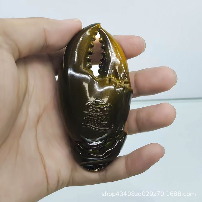 Pure copper with money in hand with pliers in hand with handlebar piece pendant for playing with fortune and treasure ornaments brass crab pliers for gifts