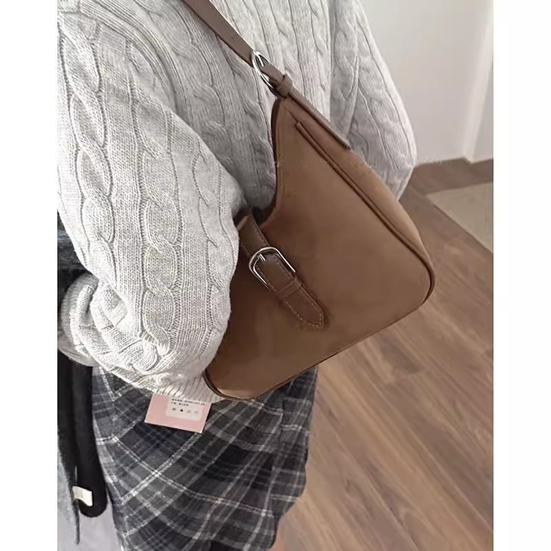 新しいファッションのレトロな鹿の毛皮の毛のわきの下で大容量の通勤バッグの女性の個性の小さい大衆のファッションのショルダーバッグの卸売りを包みます。|undefined