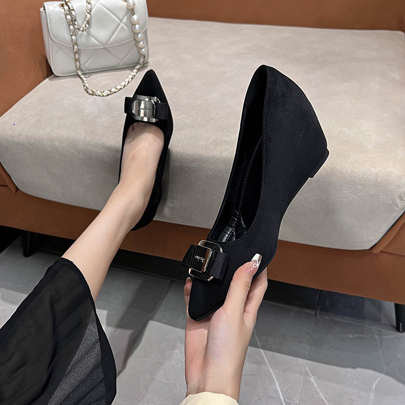 Wedge Shoes Women's 2024 Spring and Autumn New Not Tired Feet French Pointed Elegant Shallow Mouth Inner Height All-match Work Shoes