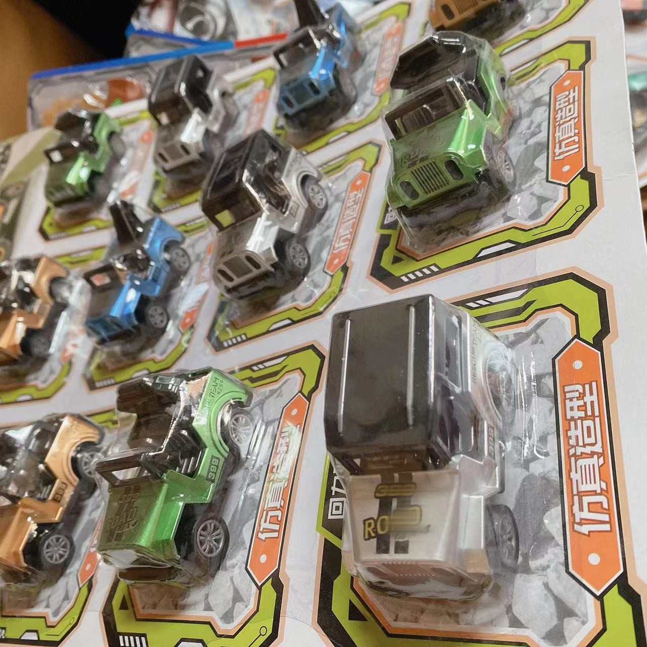 Modelo de coche de juguete para niños 12 paquetes de simulación de niños 2 yuanes regalos de almacenes al por mayor
