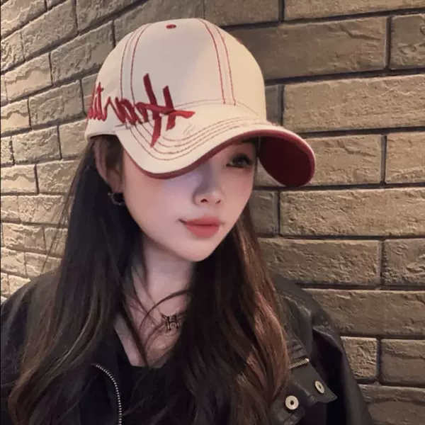 Korean-style oversized baseball cap with three-dimensional letter embroidery for women, 2026 new model, makes the face look smaller, casual and versatile
