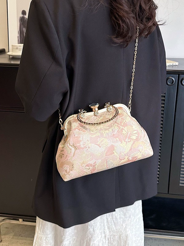 Sophisticated chain, winter one-shoulder bag