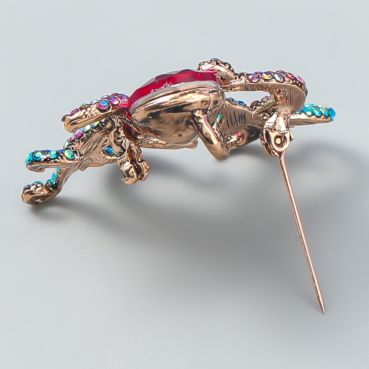 Stijlvolle octopus broche met strass voor dames mode speld_voghion.com