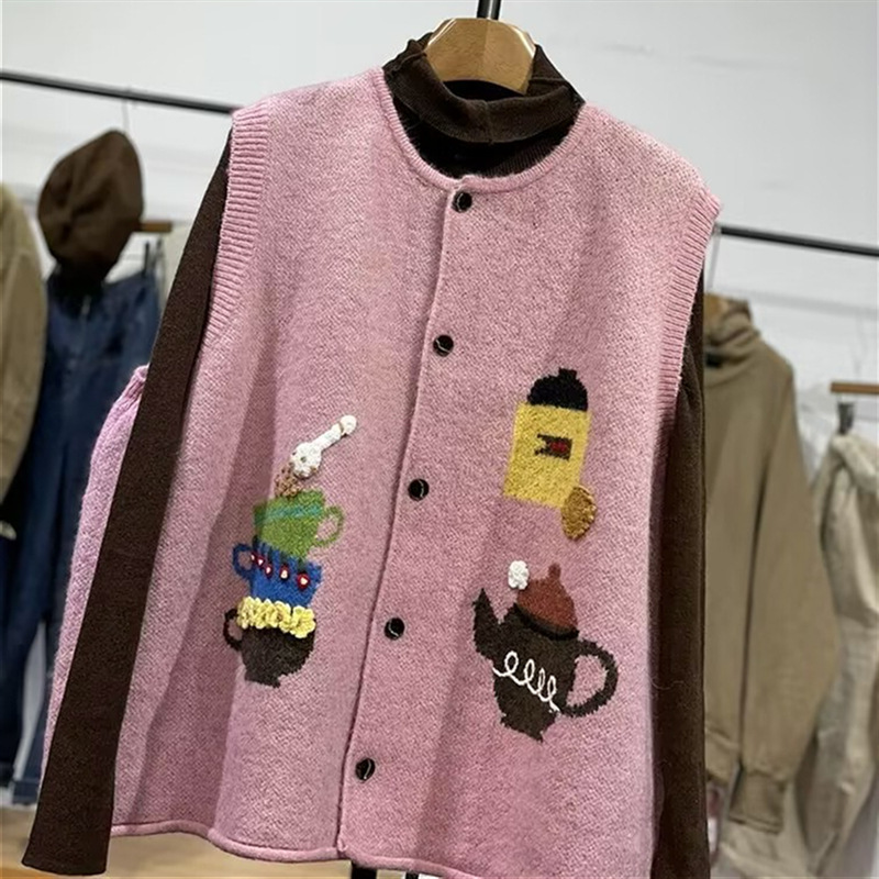 Retro Fun Cartoon Embroidered Vest Knitwear for Women, Autumn and Winter Outerwear Layered Sweater Single-Breasted Vest for Women Retro Fun Cartoon Embroidered Vest Knitwear for Women, Autumn and Winter Outerwear Layered Sweater Single-Breasted Vest for Women