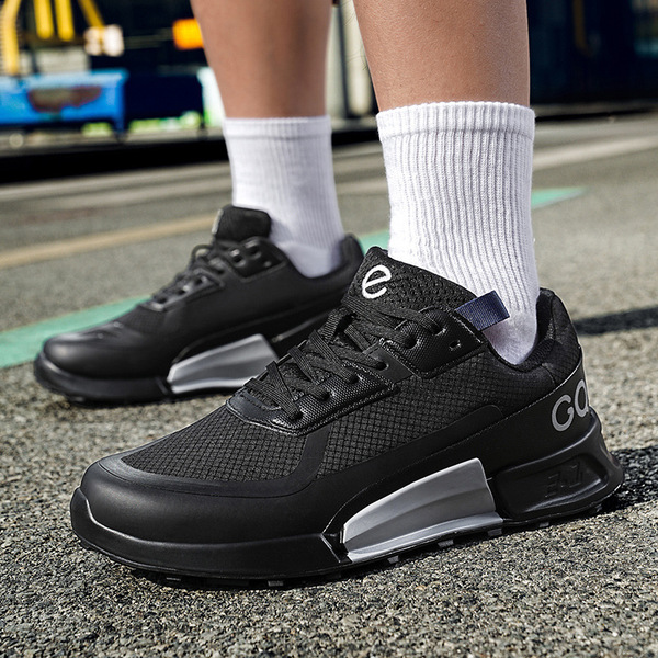 Lightweight comfortable breathable non-slip sneakers for hiking