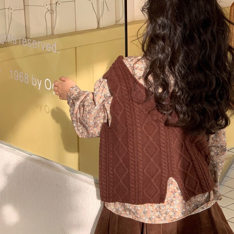 Girls' Spring and Autumn Outfit 2026 New Style Children's Knitted Vest Fashionable Spring Wear for Older Kids Floral Shirt Two-Piece Set