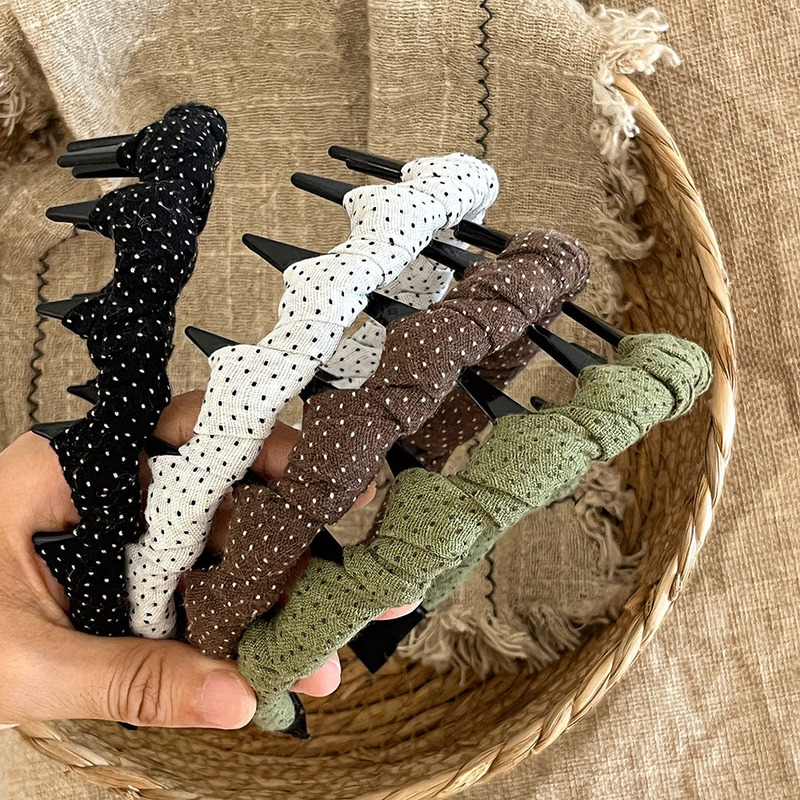 Stylish non-slip polka dot toothed hairband, high-end feel, versatile for daily use, simple headband for wearing outside, face washing, and to hold stray hair, for women Stylish non-slip polka dot toothed hairband, high-end feel, versatile for daily use, simple headband for wearing outside, face washing, and to hold stray hair, for women