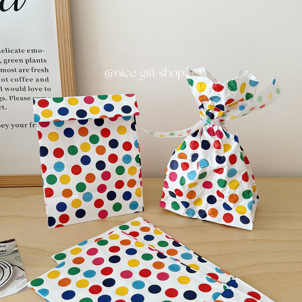 Inswind de alto valor de color ondulado punto de papel bolsa bolsa de regalo para el hogar almacenar dulces lindos bolsas de embalaje de horneado
