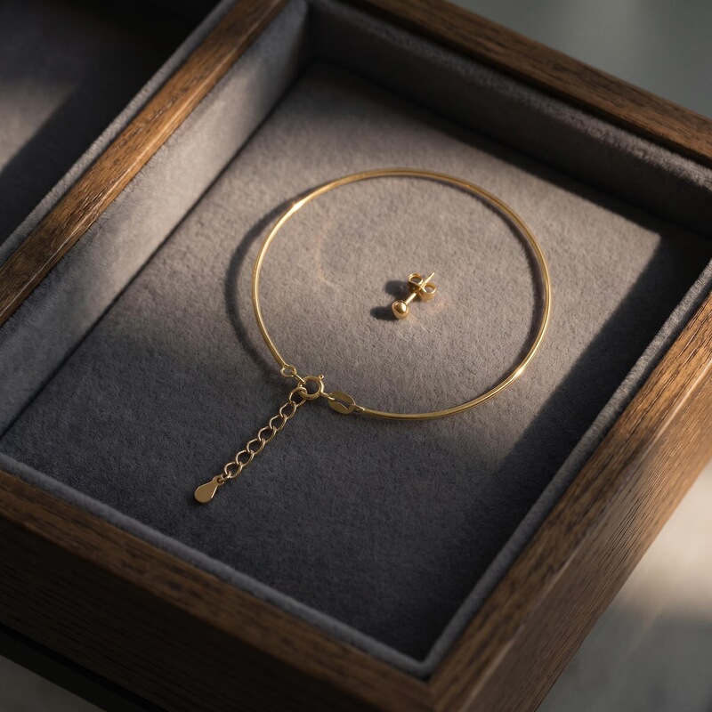 A universal bracelet that can wear gold beads is only 09mm in diameter. Most holes can wear bracelets and bracelets