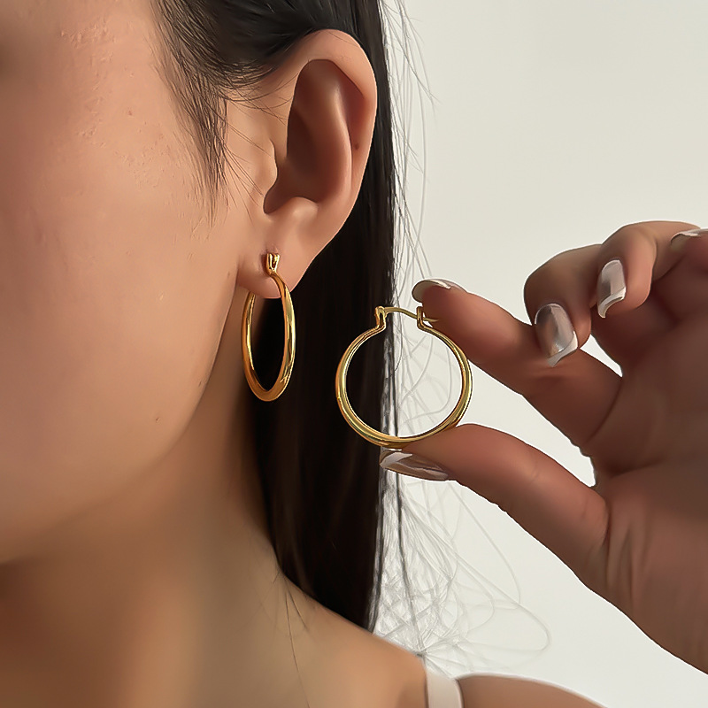 Cross-border foreign trade exaggerated accessories wholesale fashion simple smooth big circle earrings punk nightclub European and American earrings