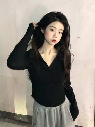Polo-neck, pure-youth-style long-sleeved T-shirt for women—2024 autumn new design, edgy and stylish, slim-fit white cropped top.