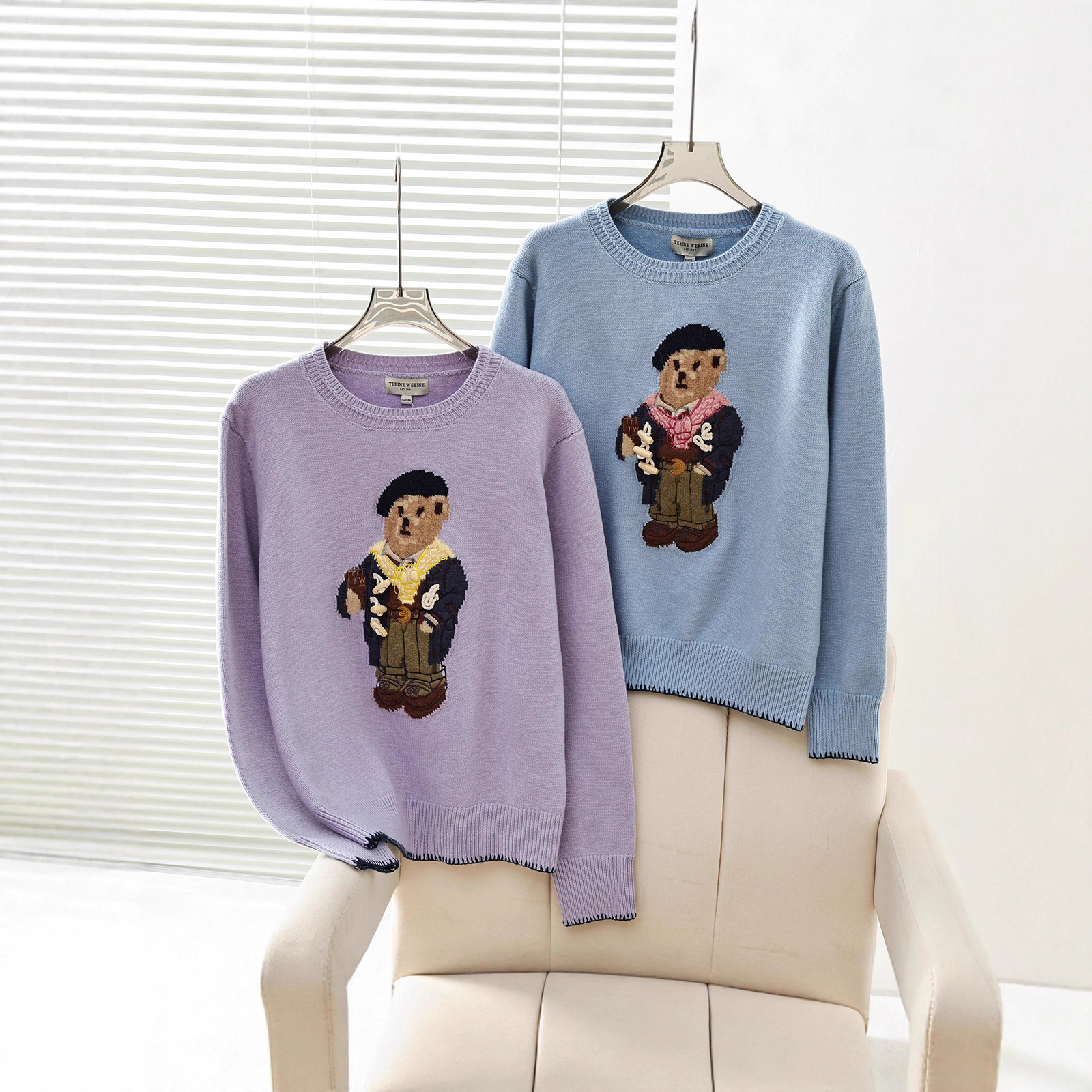 2025 New Autumn and Winter Women's Preppy Style Comfortable Retro Round Neck Embroidered Pullover Sweater Ttkw254905P