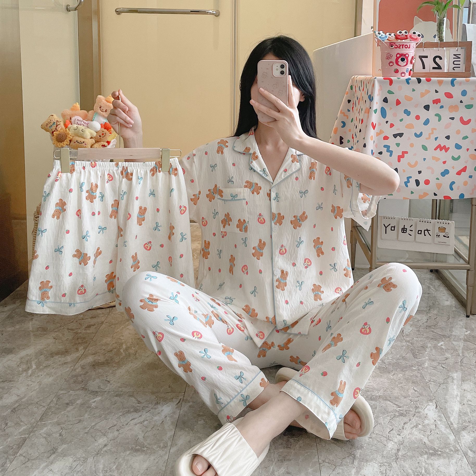 Empaquetado fuera de una sola nube pijamas de algodón de tres piezas para mujer verano dulce pantalones cortos de manga corta ropa de dibujos animados para el hogar