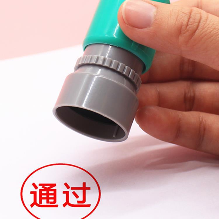 교사 확인 숙제 의견 스탬프 교사 인장 초등학교 학생들이 확인을 수정하고 인장을 통과할 수 있도록 합니다.