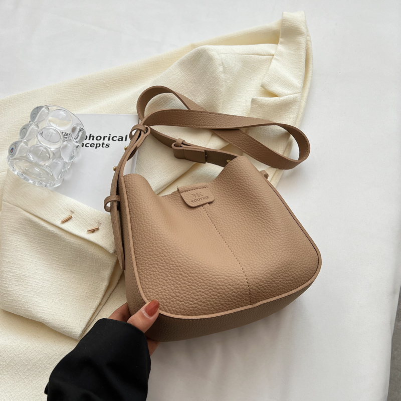 Bolso de hombro de cuero suave para mujer 2023, diseño de nicho, gran capacidad, estilo cubo