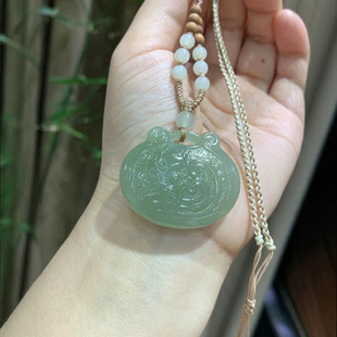 Jin Yutang Hetian Jade Ruyi Lock Jin Yutang Ice Ice Moisturizing Color Elegant and Comfortable to Wear