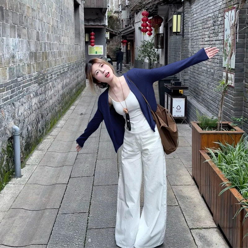 Темно-синий солнцезащитный кардиган с юбкой на подтяжках и летней блузкой, тюлевым топом, летней легкой курткой, тонким фасоном.