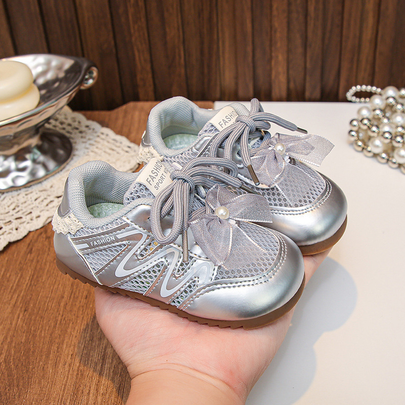 Zapatos casuales transpirables de malla de niñas 2026 verano nuevo estilo de moda infantil versátil zapatos de entrenamiento deportivos de moda zapatos de carrera