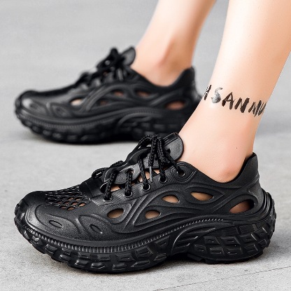 Verano nuevo hombre EVA grueso y suave al aire libre agujero zapatos casuales vacíos zapatos deportivos para hombres zapatos de nadar antideslizantes