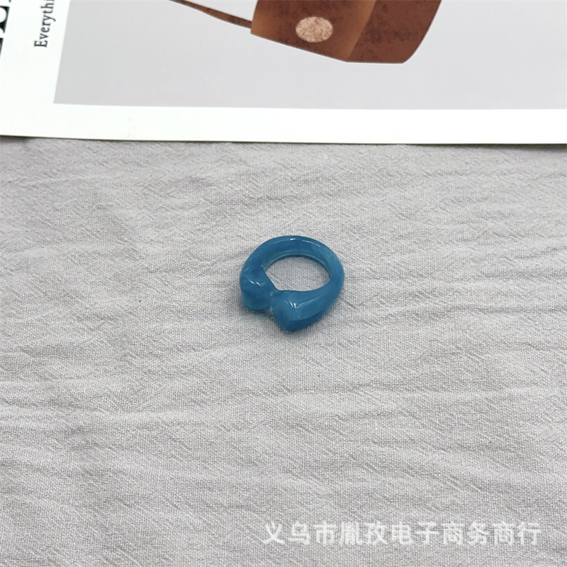 Japonés y coreano transfronterizo nuevo anillo de arco de efecto de nube de resina fresco dulce viento red anillo de diseño rojo