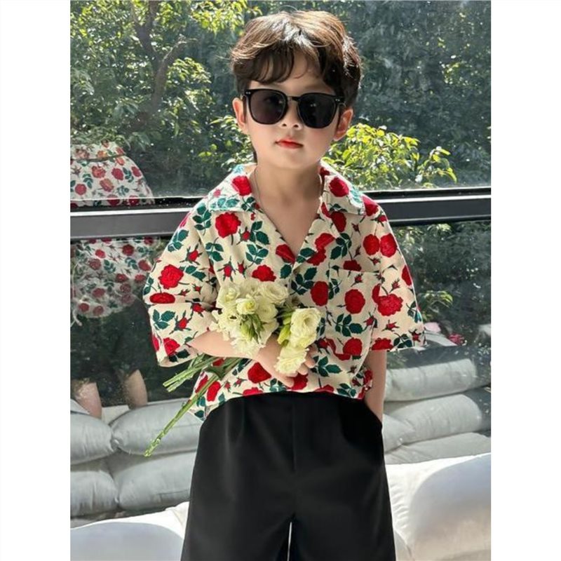 Camisa floral de estilo Hong Kong para niños ropa de verano para niños 2023 nueva camisa de bebé frita para niños de la calle camisa suelta de manga corta de moda
