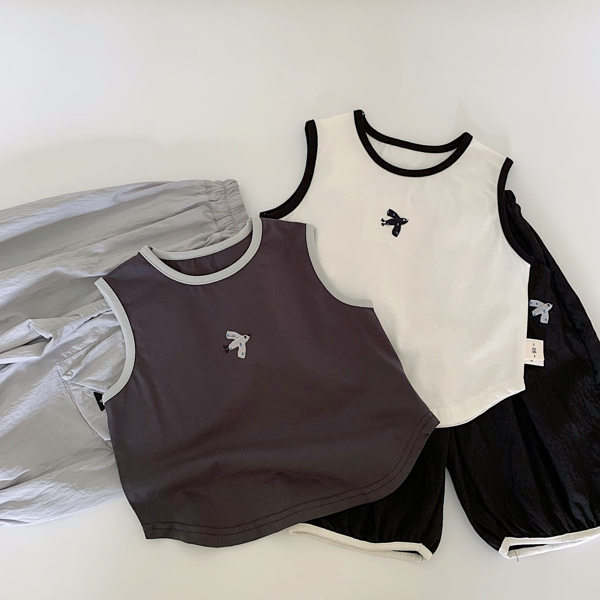 Traje sin mangas de verano para niños Maibao 2025 nuevo chaleco de algodón para niños coreanos de dos piezas de moda de verano para niños