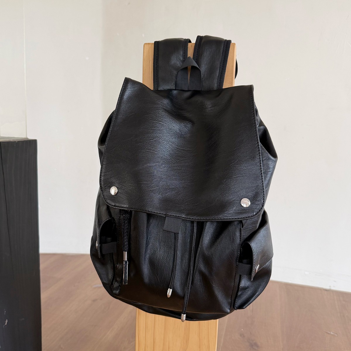 Vintage backpack for men, suitable for commuting and business, unisex leather bag, large-capacity laptop travel backpack